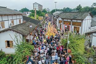 队记：公牛目前专注于摆脱拉文重组阵容 暂时没有交易武器的想法